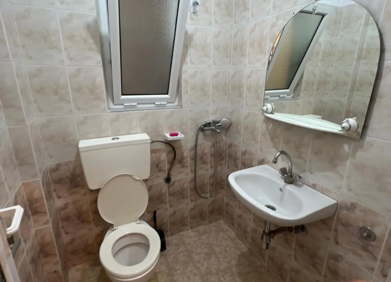Dhoma Plazhi Husi Apartment Borsh Homestay