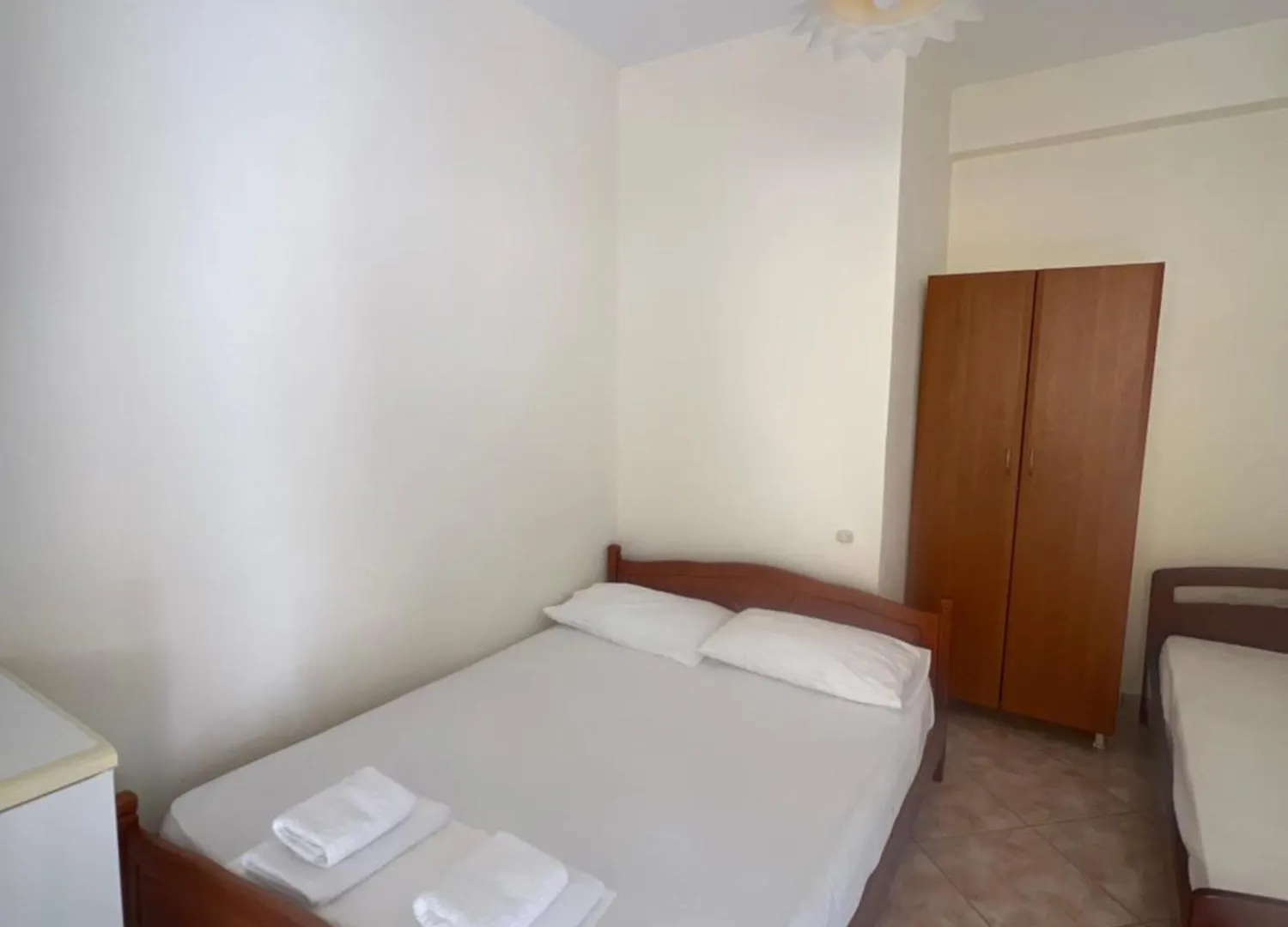 Dhoma Plazhi Husi Apartment Borsh Homestay